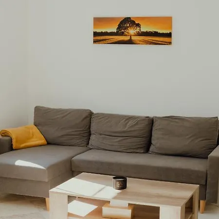 Emily דירה ברזנו