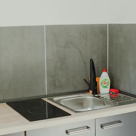 Emily דירה ברזנו